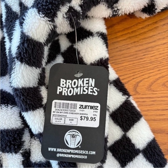Broken Promises NWT Black and White Checkered Fleece Full Zip Jacket 🏁 - Picture 3 of 8